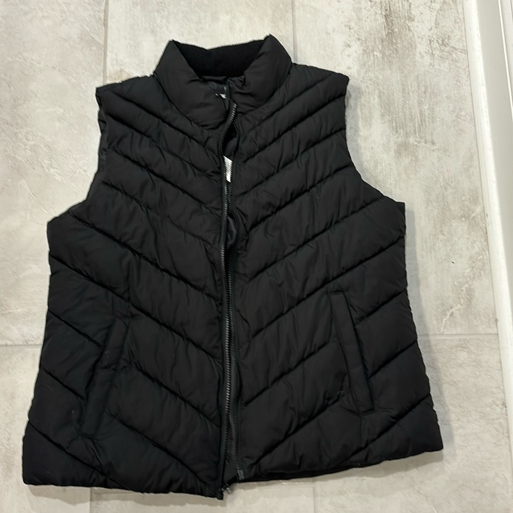 Gap. Black vest. Large.